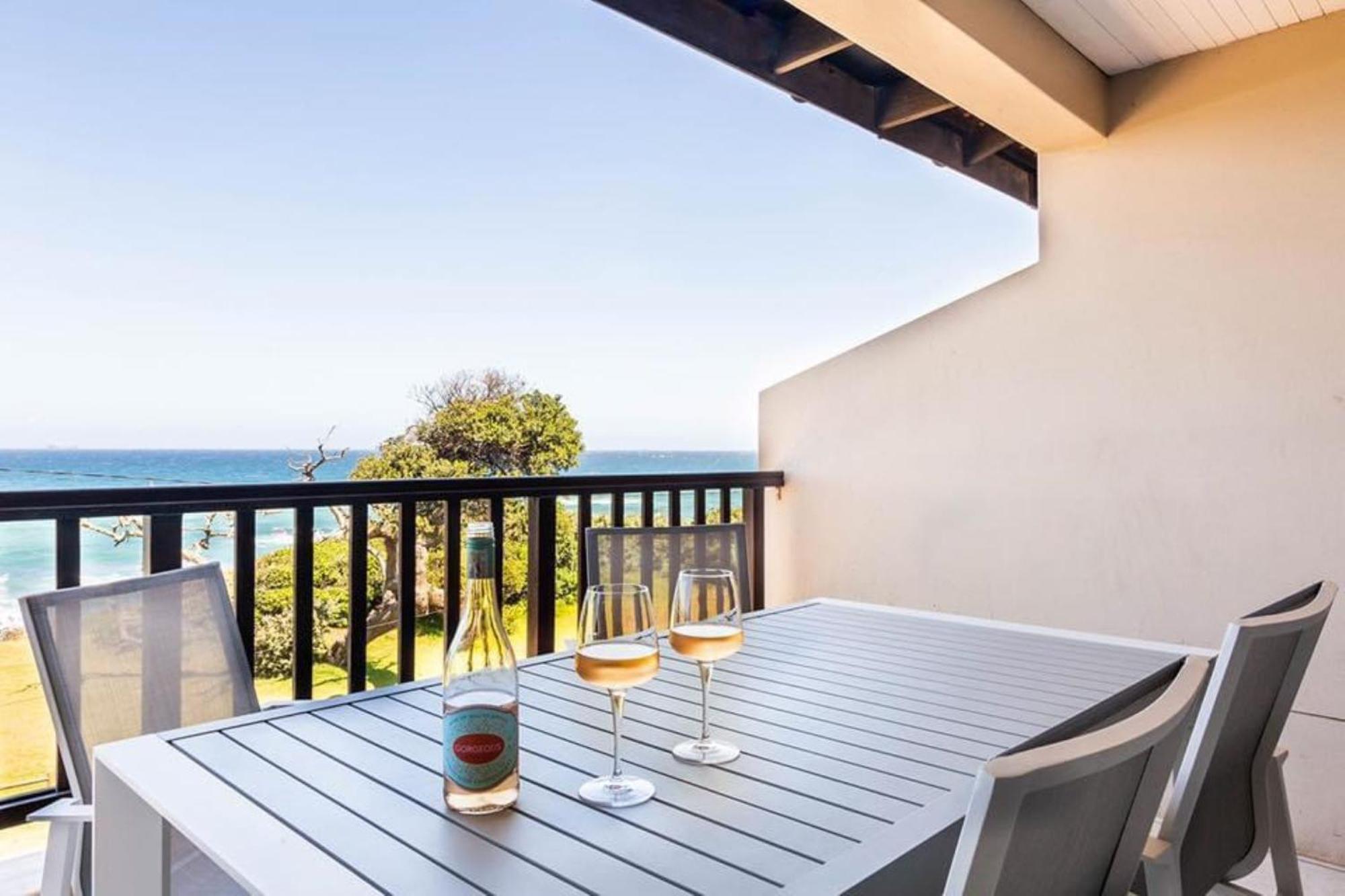 Апартаменти 6 Dolphin Views La Mercy Beachfront Екстер'єр фото